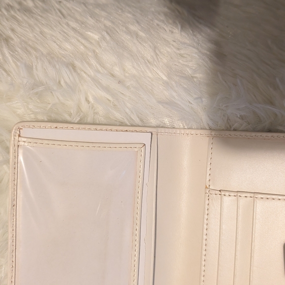 Lot Of Two Dooney And Burke Wallets, In Used Excellent Condition - Picture 5 of 5